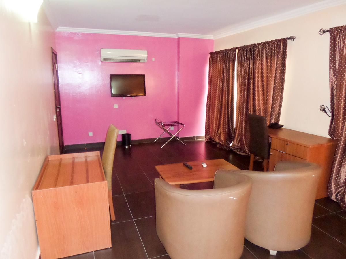 Le Real Hotel Lekki Esterno foto