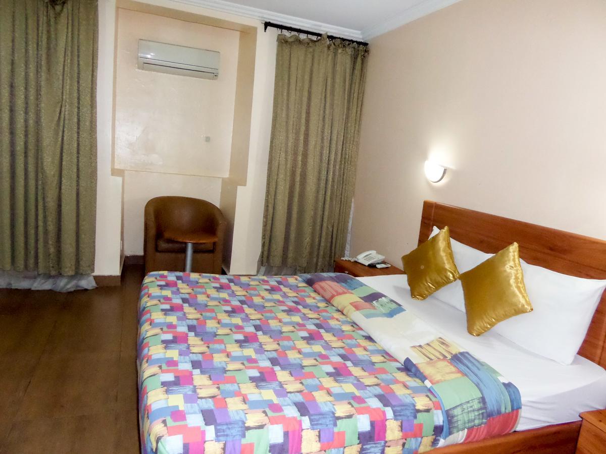 Le Real Hotel Lekki Esterno foto