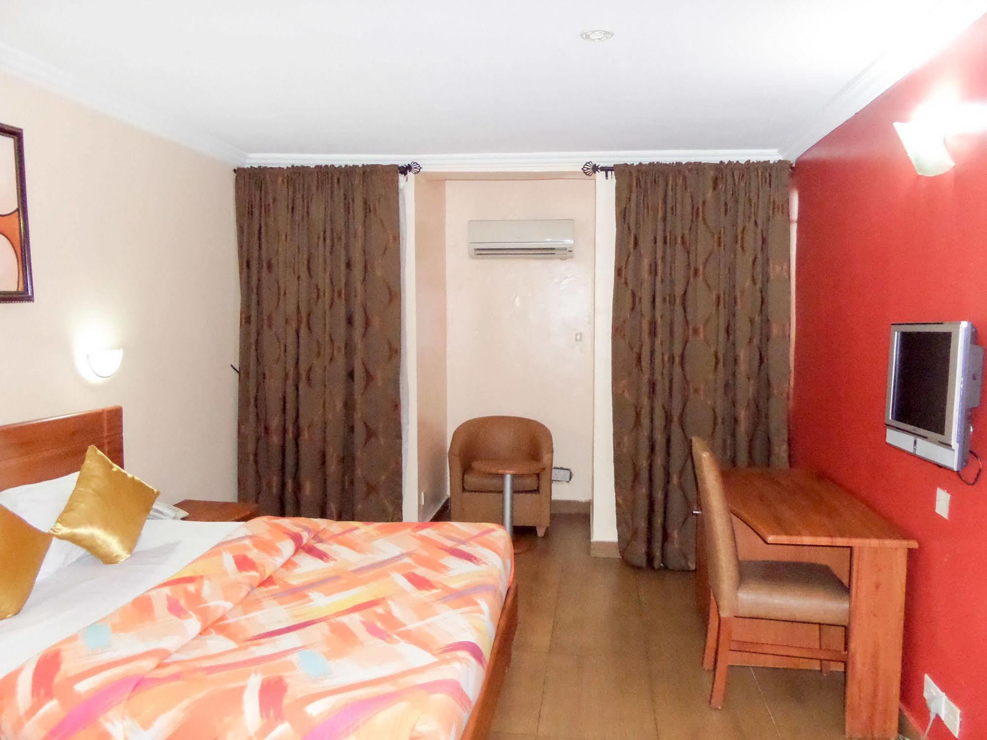 Le Real Hotel Lekki Esterno foto